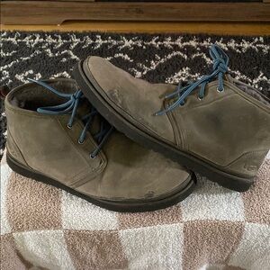 UGG Men's Tan Chukka Boots with Blue Laces